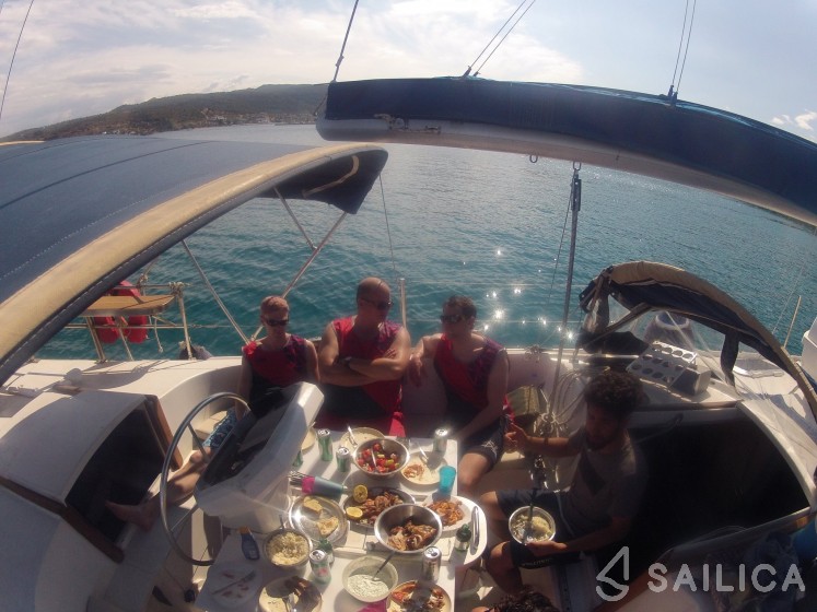 Jeanneau 41 - Yacht Charter Sailica