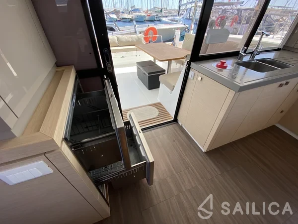 Lucia 40 - Yacht Charter Sailica