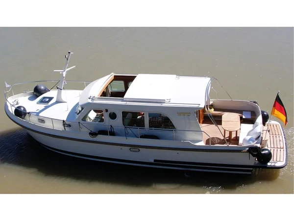 Grand Sturdy 34.9 Sedan - Yacht Charter Sailica
