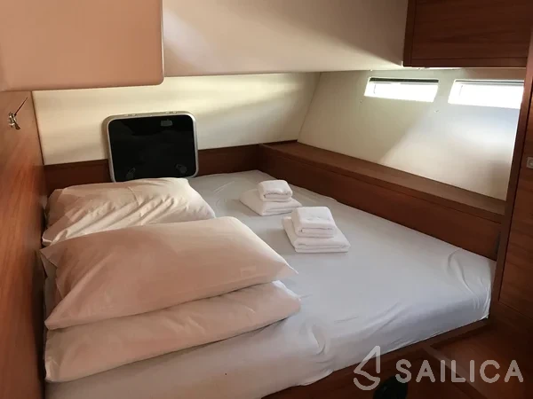 More 55 - Yacht Charter Sailica