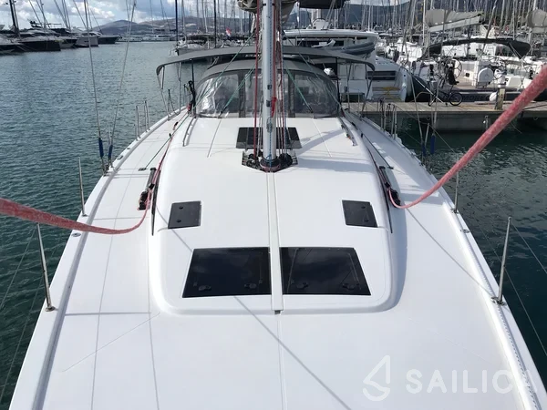 More 55 - Yacht Charter Sailica