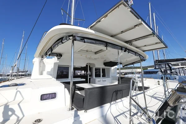 Lagoon 450 - Yacht Charter Sailica