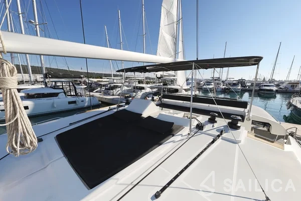 Lagoon 450 - Yacht Charter Sailica