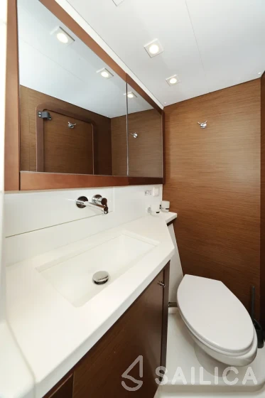 Lagoon 450 - Yacht Charter Sailica