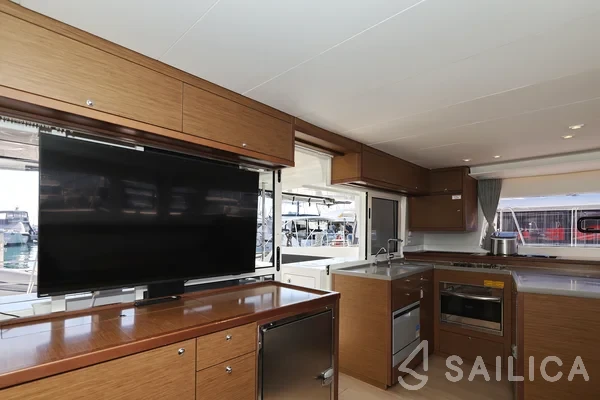 Lagoon 450 - Yacht Charter Sailica