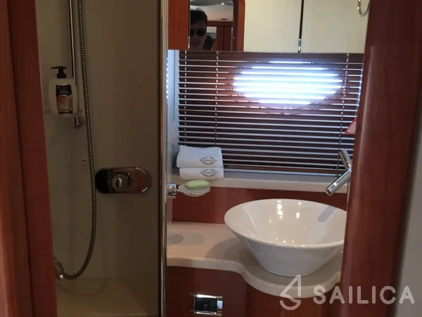Manhattan 50 - Yacht Charter Sailica