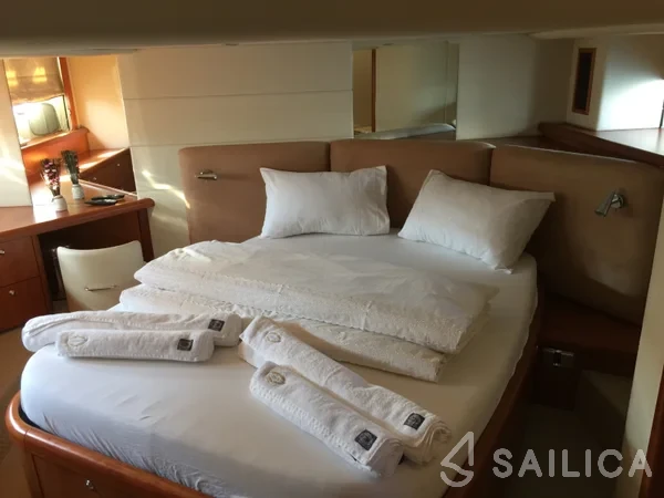 Manhattan 50 - Yacht Charter Sailica