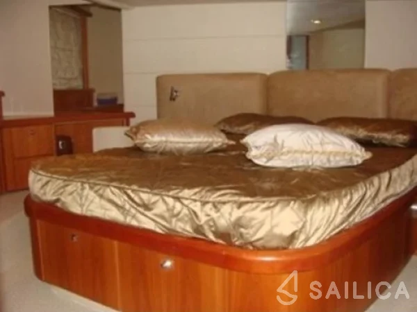 Manhattan 50 - Yacht Charter Sailica
