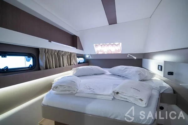 Bali 4.1 - Yacht Charter Sailica