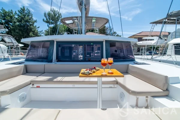 Bali 4.1 - Yacht Charter Sailica