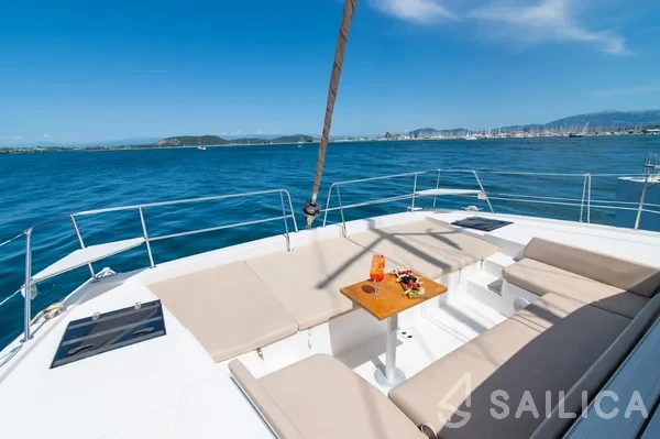 Bali 4.1 - Yacht Charter Sailica