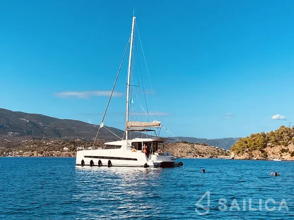 Bali 4.1 - Yacht Charter Sailica