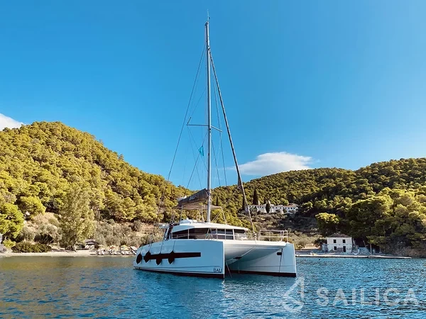 Bali 4.1 - Yacht Charter Sailica