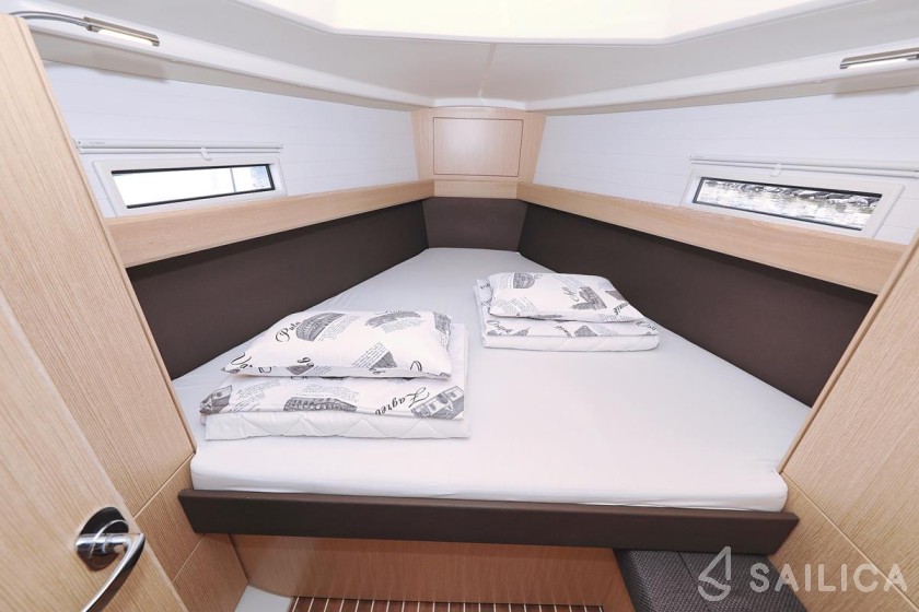 Bavaria 37 Cruiser - Yacht Charter Sailica