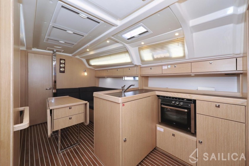 Bavaria 37 Cruiser - Yacht Charter Sailica