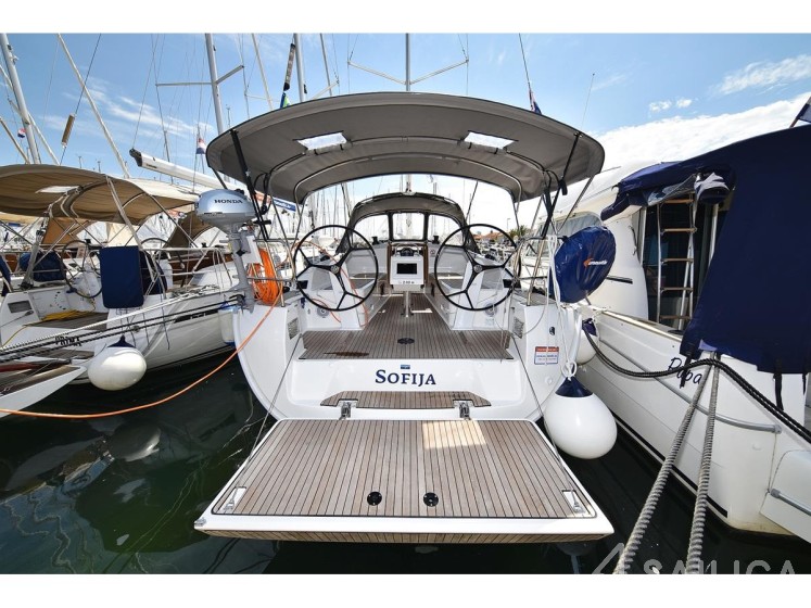 Bavaria 37 Cruiser - Yacht Charter Sailica