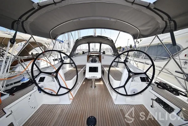 Bavaria 37 Cruiser - Yacht Charter Sailica