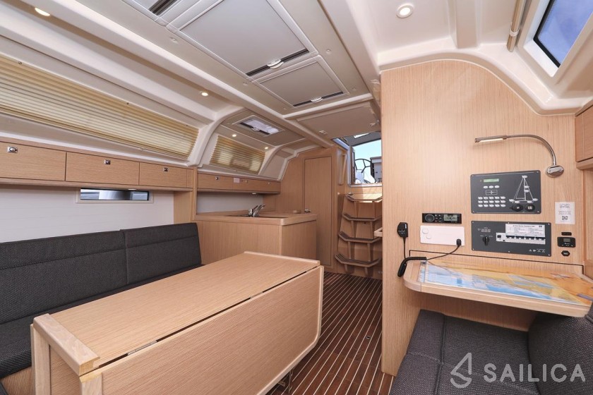 Bavaria 37 Cruiser - Yacht Charter Sailica