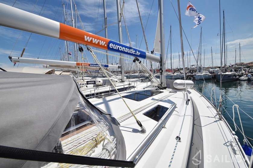 Bavaria 37 Cruiser - Yacht Charter Sailica