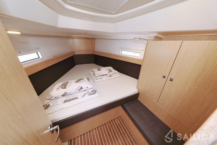Bavaria 37 Cruiser - Yacht Charter Sailica