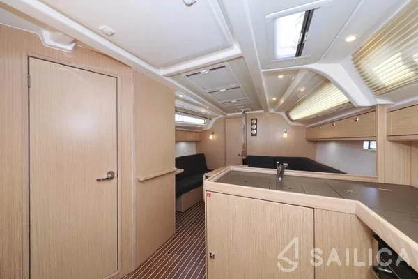 Bavaria 37 Cruiser - Yacht Charter Sailica