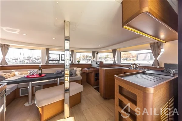 Lagoon 42 - Yacht Charter Sailica