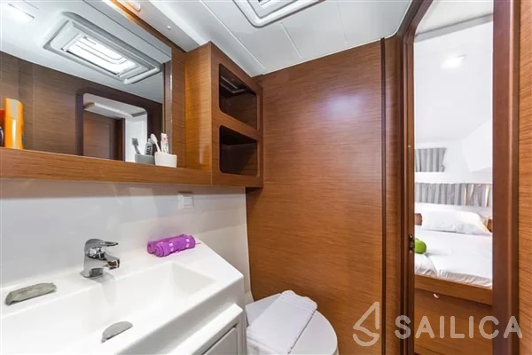Lagoon 42 - Yacht Charter Sailica
