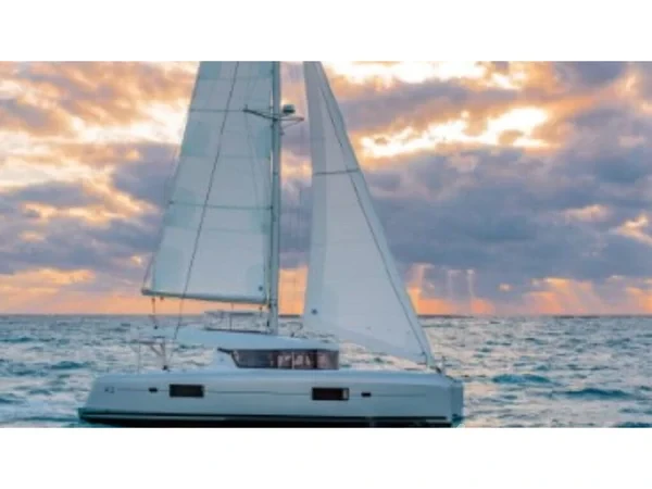 Lagoon 42 - Yacht Charter Sailica