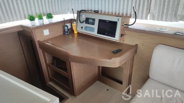 Lagoon 450  Flybridge - Yacht Charter Sailica
