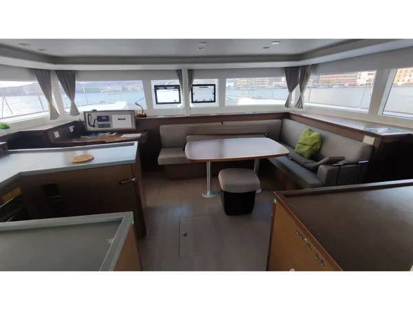 Lagoon 450  Flybridge - Yacht Charter Sailica