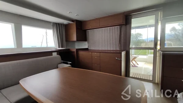 Lagoon 450  Flybridge - Yacht Charter Sailica