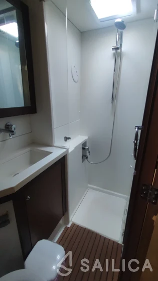 Lagoon 450  Flybridge - Yacht Charter Sailica