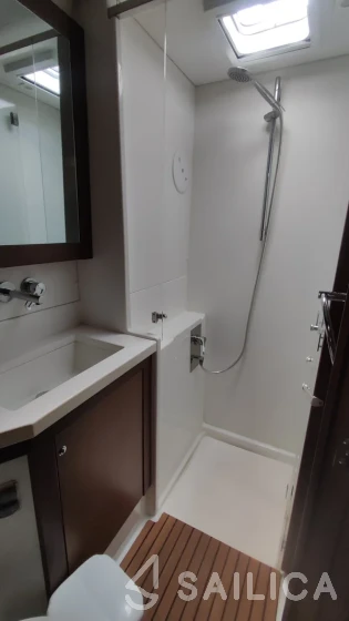 Lagoon 450  Flybridge - Yacht Charter Sailica