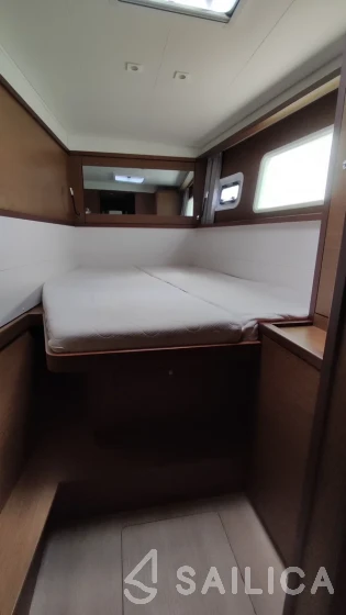 Lagoon 450  Flybridge - Yacht Charter Sailica
