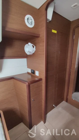 Lagoon 450  Flybridge - Yacht Charter Sailica