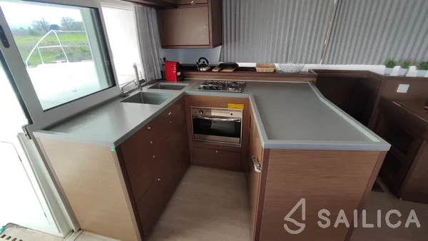 Lagoon 450  Flybridge - Yacht Charter Sailica