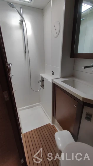 Lagoon 450  Flybridge - Yacht Charter Sailica