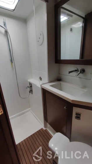 Lagoon 450  Flybridge - Yacht Charter Sailica