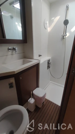 Lagoon 450  Flybridge - Yacht Charter Sailica