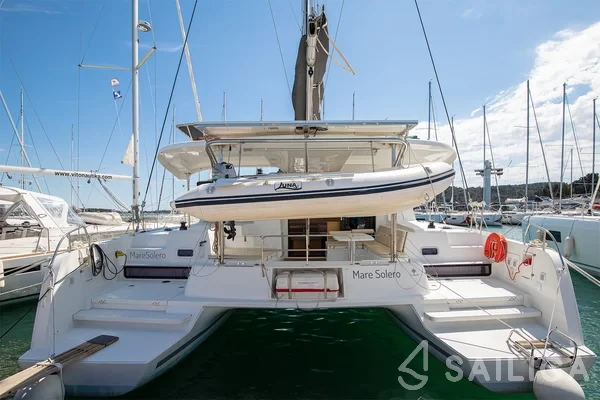 Lagoon 42 - Yacht Charter Sailica