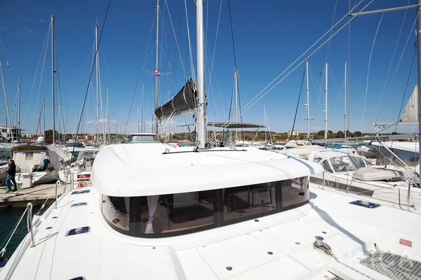 Lagoon 42 - Yacht Charter Sailica