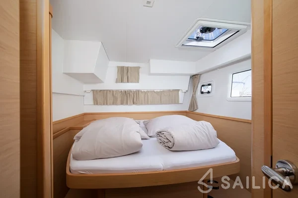 Lagoon 42 - Yacht Charter Sailica