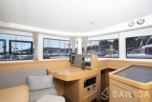 Lagoon 42 - Yacht Charter Sailica