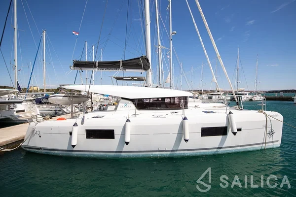 Lagoon 42 - Yacht Charter Sailica