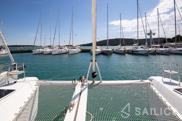 Lagoon 42 - Yacht Charter Sailica