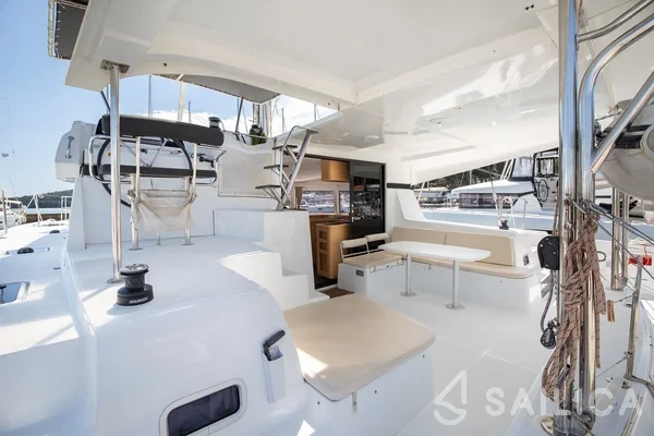Lagoon 42 - Yacht Charter Sailica