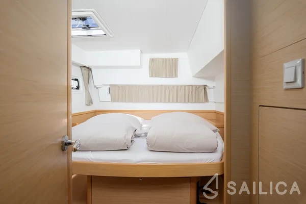 Lagoon 42 - Yacht Charter Sailica