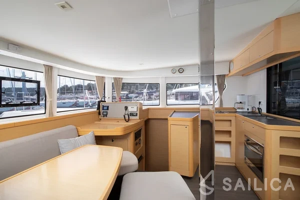 Lagoon 42 - Yacht Charter Sailica