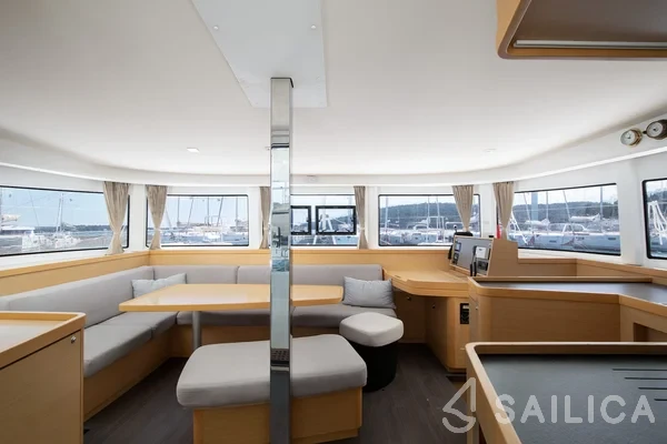 Lagoon 42 - Yacht Charter Sailica