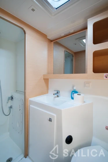 Lagoon 42 - Yacht Charter Sailica
